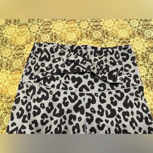 OFFLINE By Aerie Real Me High Waisted Twist Legging, Size Medium in Monaco Blue - Picture 6 of 8